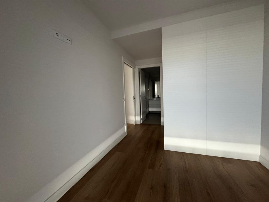 O Seu Novo Refúgio em Miraflores: T3 Exclusivo com Piscina e Ginásio