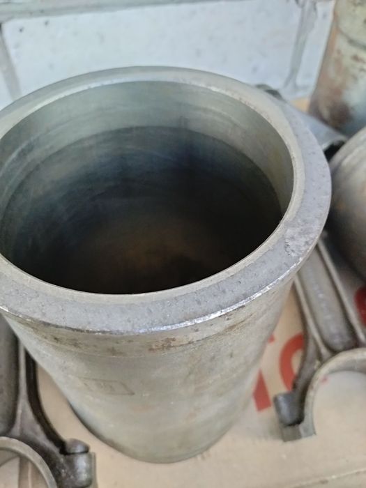 Поршнева автомобіля УАЗ,газ21 нова