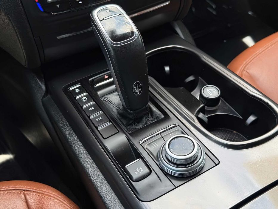 Maserati Ghibli      2019