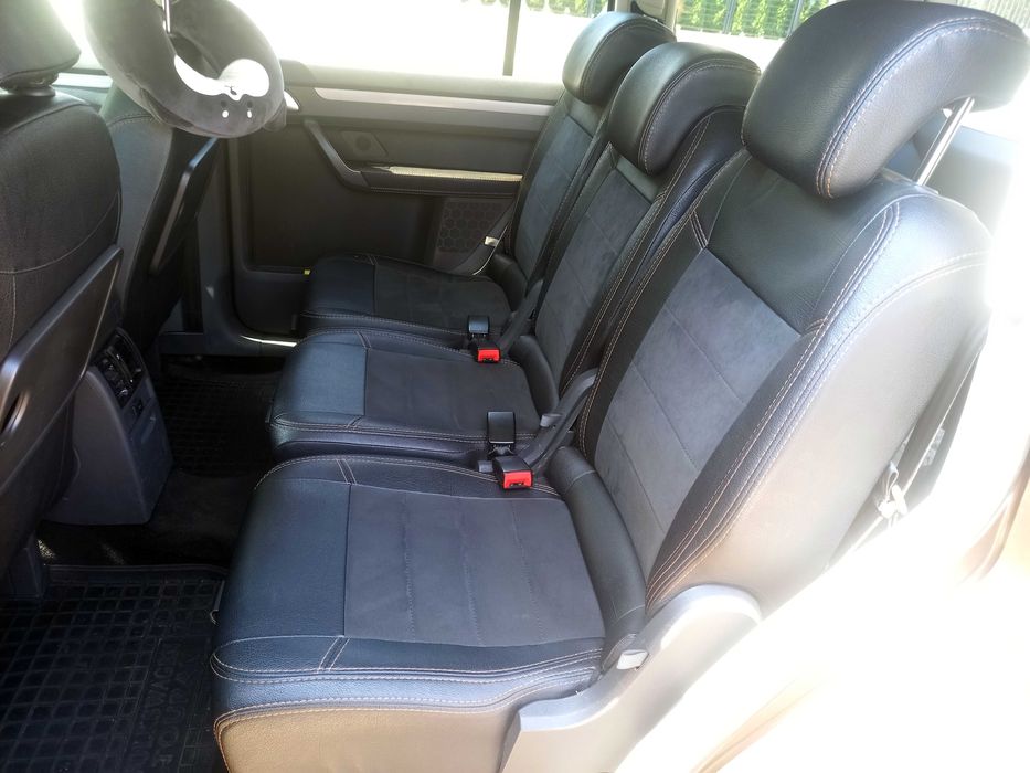 Volkswagen Touran 2011  2.0D AT (140 к.с.) Стан -Хороший.!