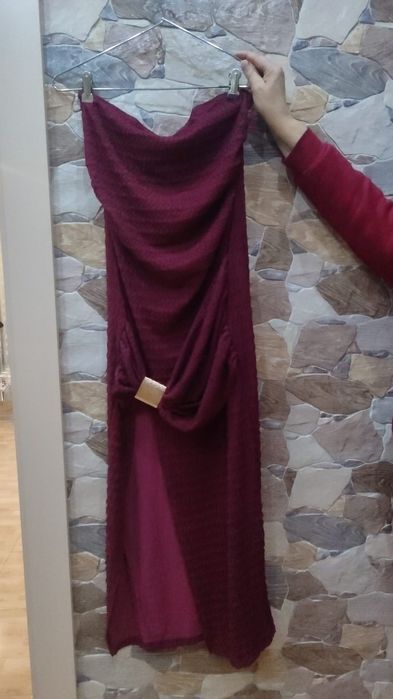 Vendo vestidos 2 Vermelhos e 2 Brancos