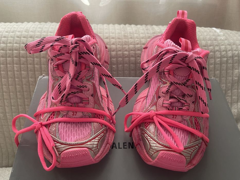 Кросівки від бренду Balenciaga