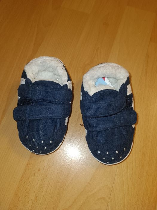 Кроссовки на меху 22 размер