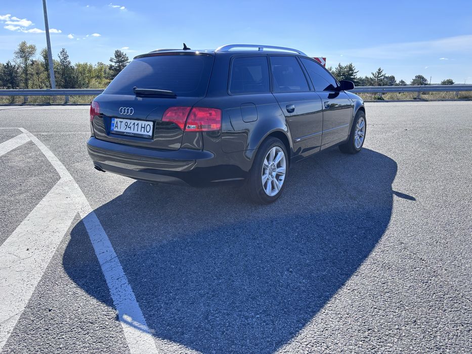 легковий автомобіль Audi