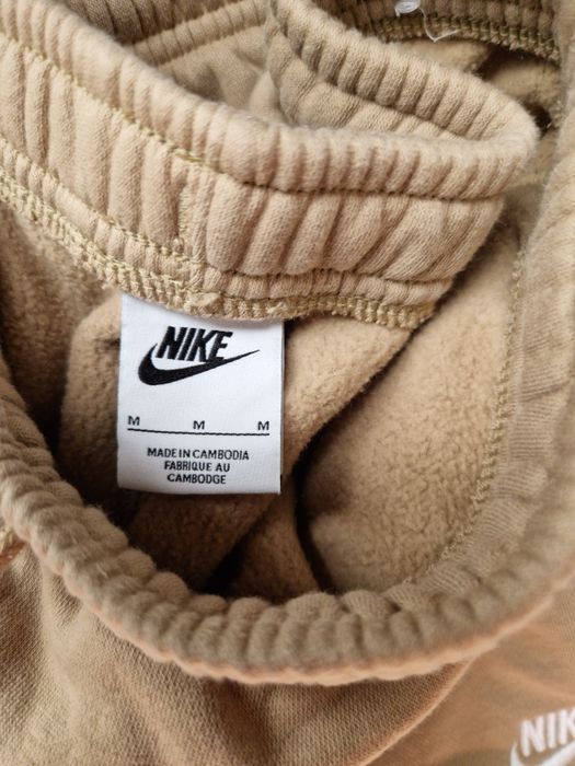 Spodnie dresowe Nike.