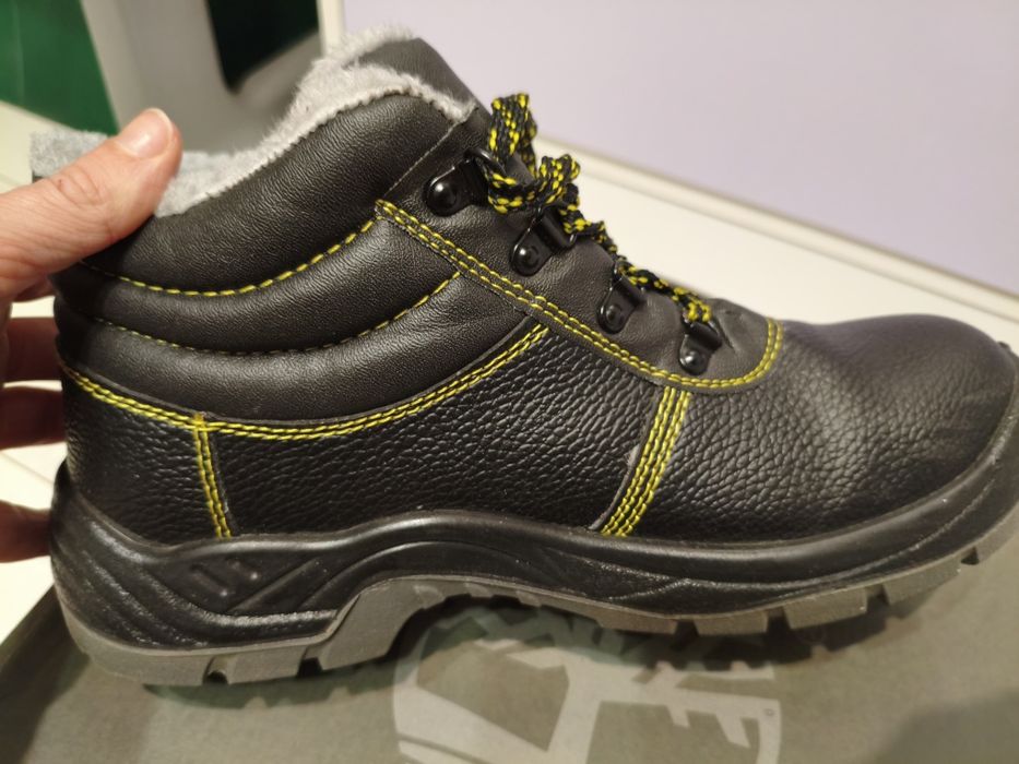 Мужские утепленные кожаные ботинки 43 размер.