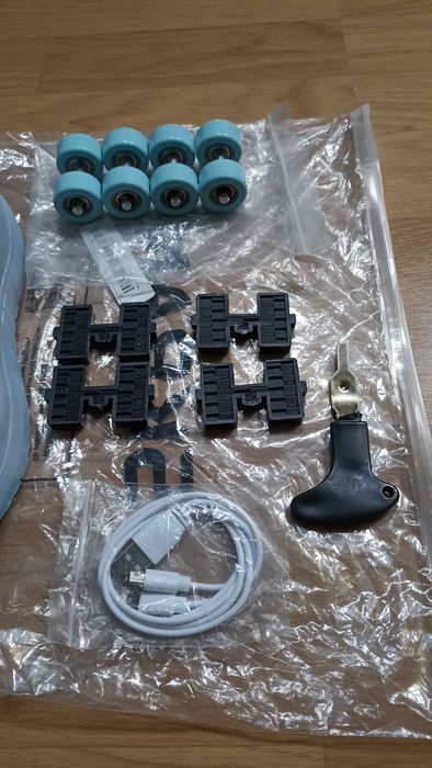 Nowe butorolki 34 buty na kółkach świecące