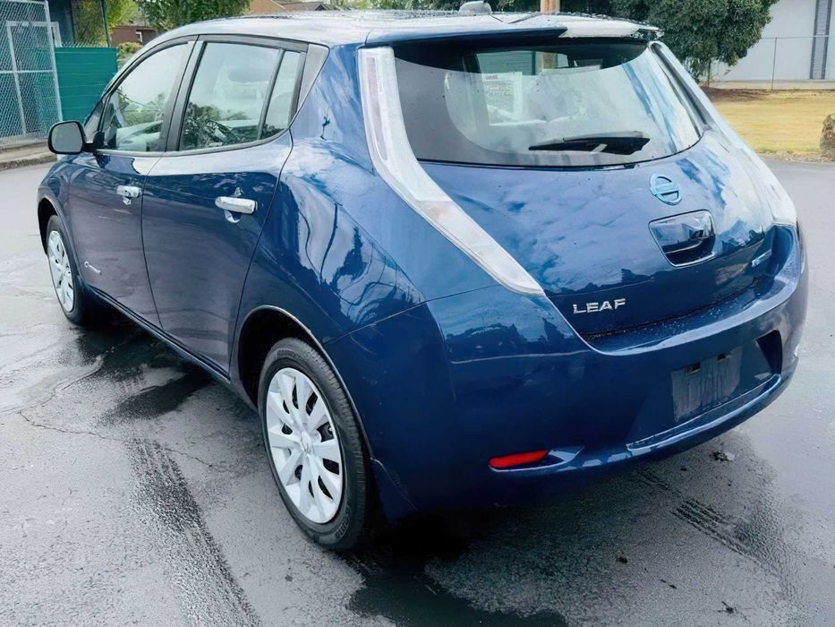 Nissan LEAF S      2017