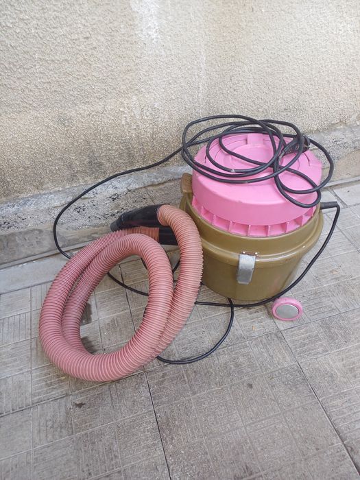 Продам пылесос уралец-м