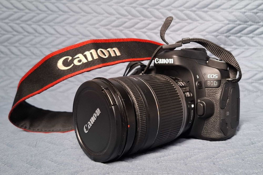 Canon EOS 80D + Objetiva Canon EF-S 18-200mm f/3.5-5.6 IS (como novas)