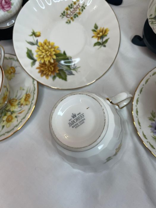 Chávenas e pratos ROYAL ALBERT  Flor dos meses