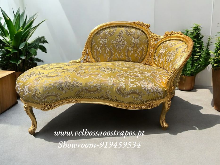 Canapé e vários artigos