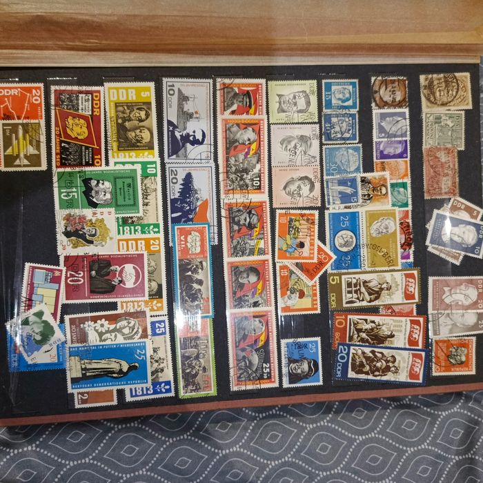 Klaser znaczki około 2000 sztuk