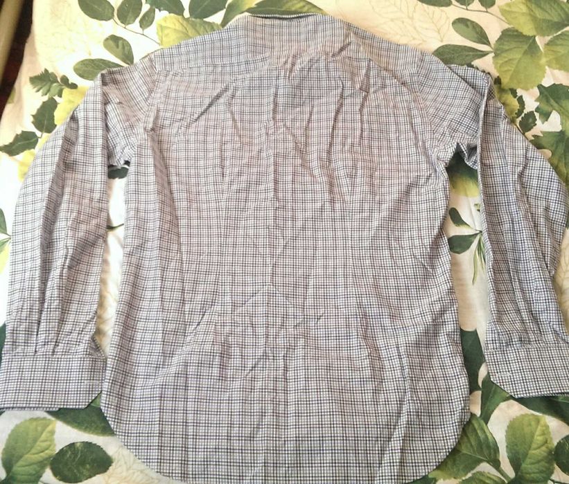 Продам гарну рубашку для школяра.