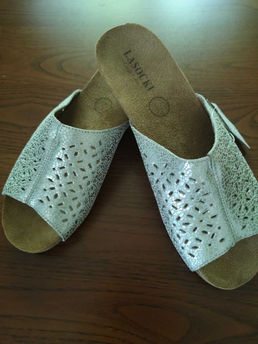 Klapki skórzane srebrne F-my Lasocki roz. 38