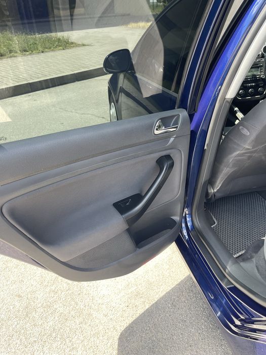 Volkswagen Golf V 1.6 mpi