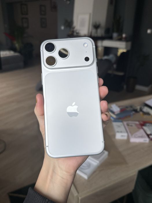 iPhone 17 Pro Max 512 GB NOWY tylko aktywowany 2 etui szybka ładowarka