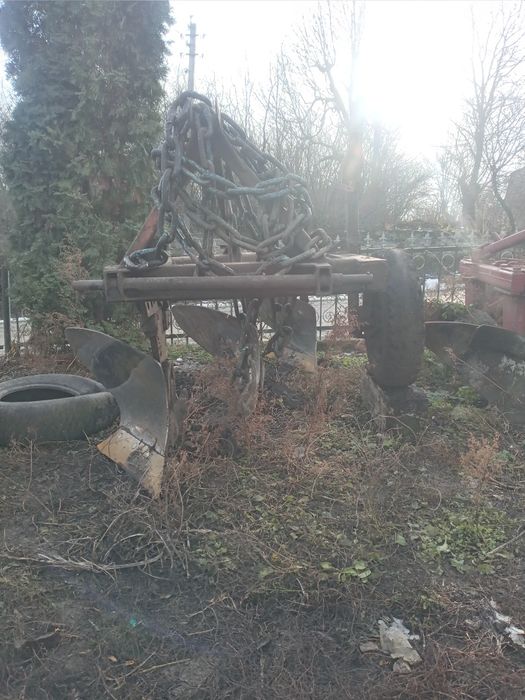 Плуг трьохкорпусний 3×35