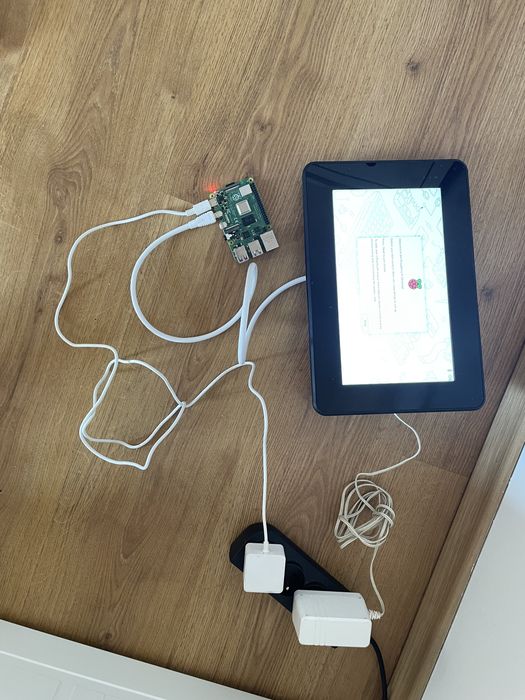 Duży zestaw Raspberry Pi 4B z wyświetlaczem dotykowym