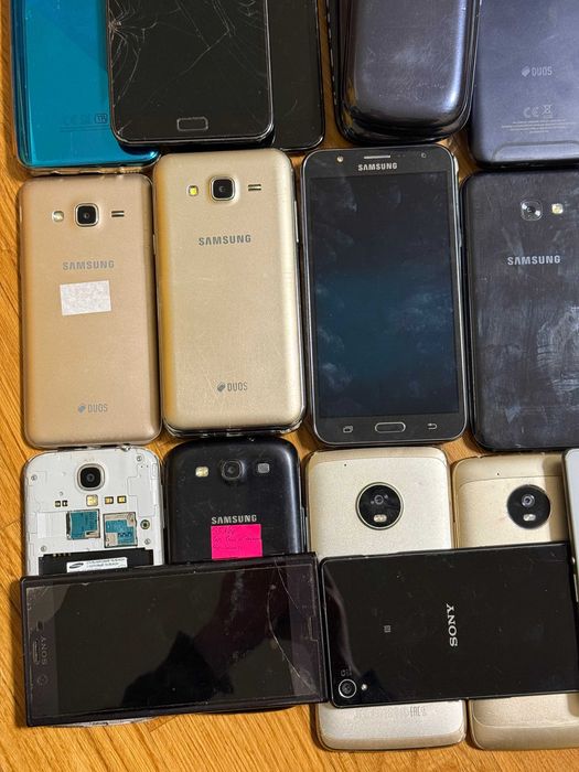 Продам лот різних телефонів та іншої електроніки