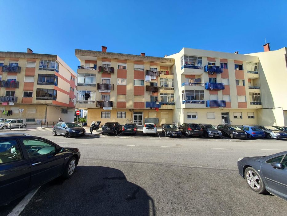 Aluga-se Quarto para Casal (Cacém ) – Ambiente Calmo e Harmonioso