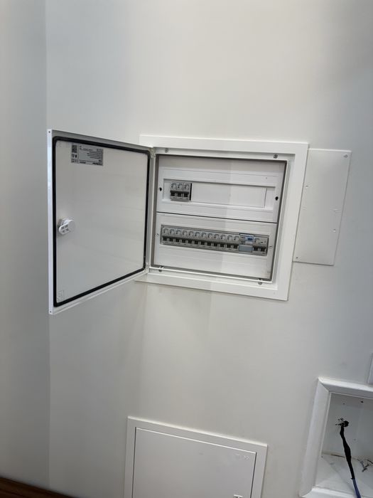 Eletricista  Certificado disponivel 24h