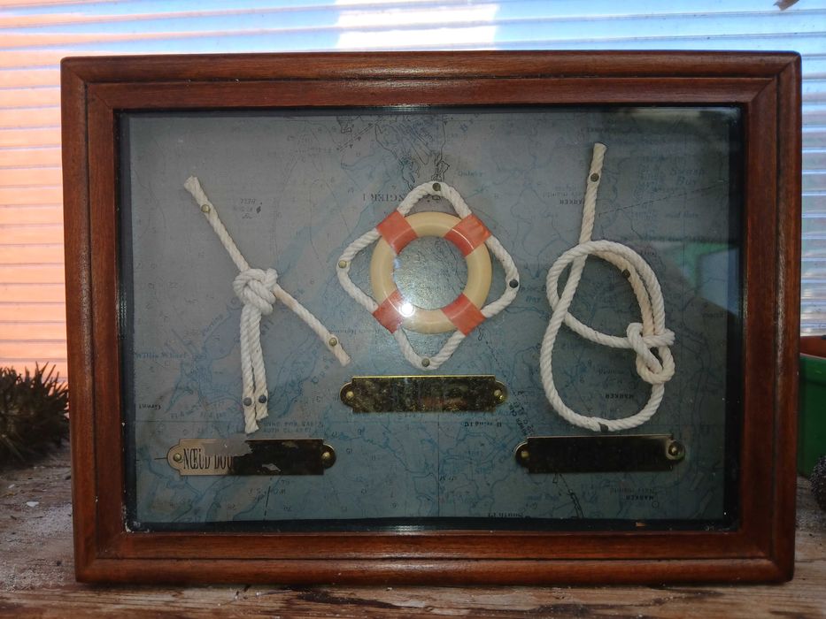 Quadro de madeira com nós