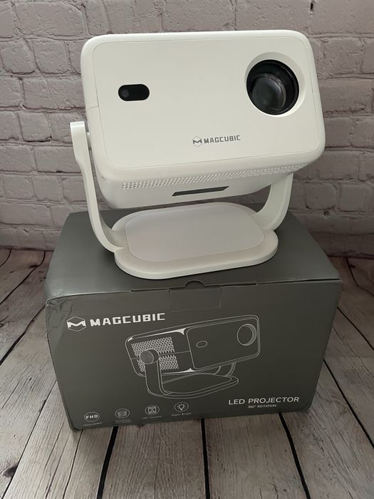 !! Надяскравий проектор 650 люменів Magcubic L018+якісний 4К SmartTV!!