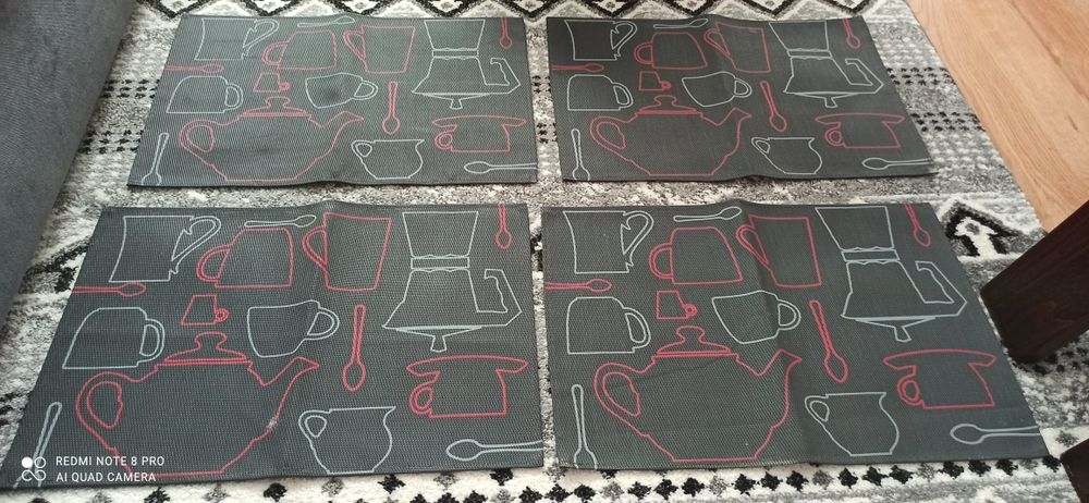 Podkładki na stół 4 szt za 8 zł