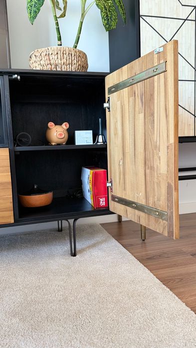 Móvel TV com prateleiras e gaveta