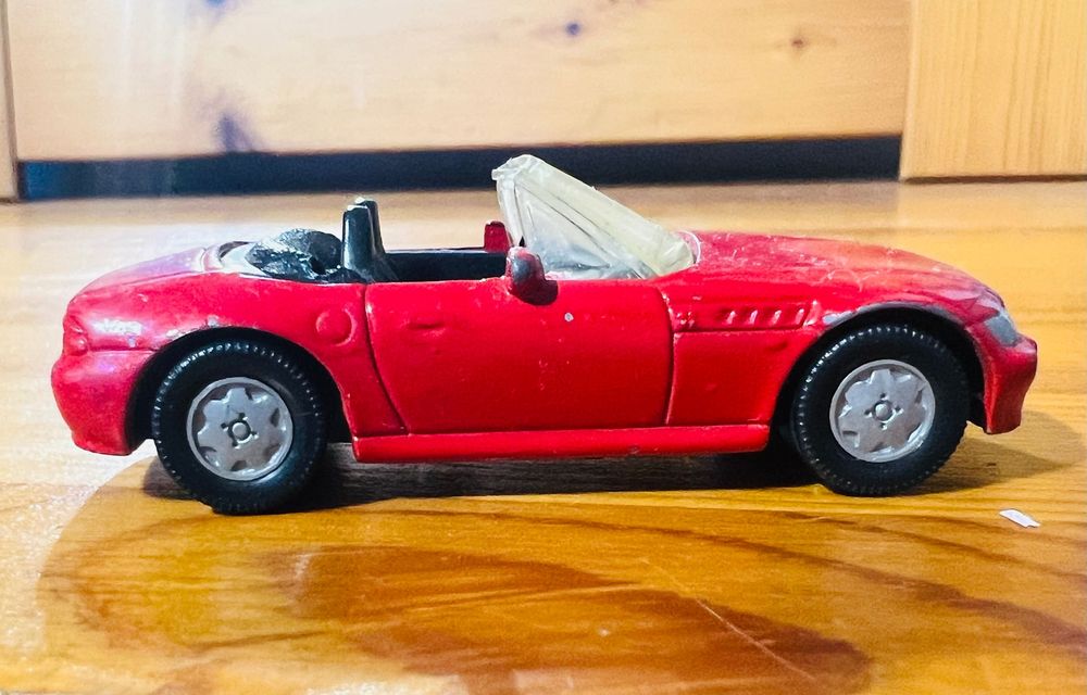 BMW Z3 1.9 0846 SIKU Cabrio Model czerwony cabriolet auto resorak