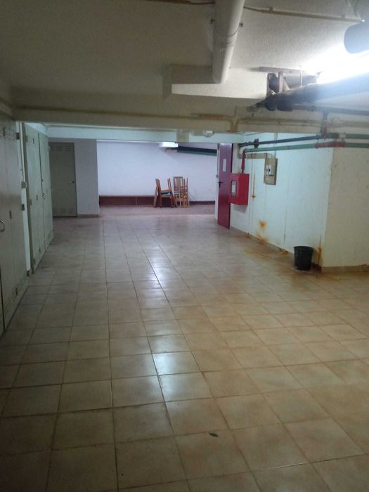 Garagem em Vale fetal- Charneca de Caparica