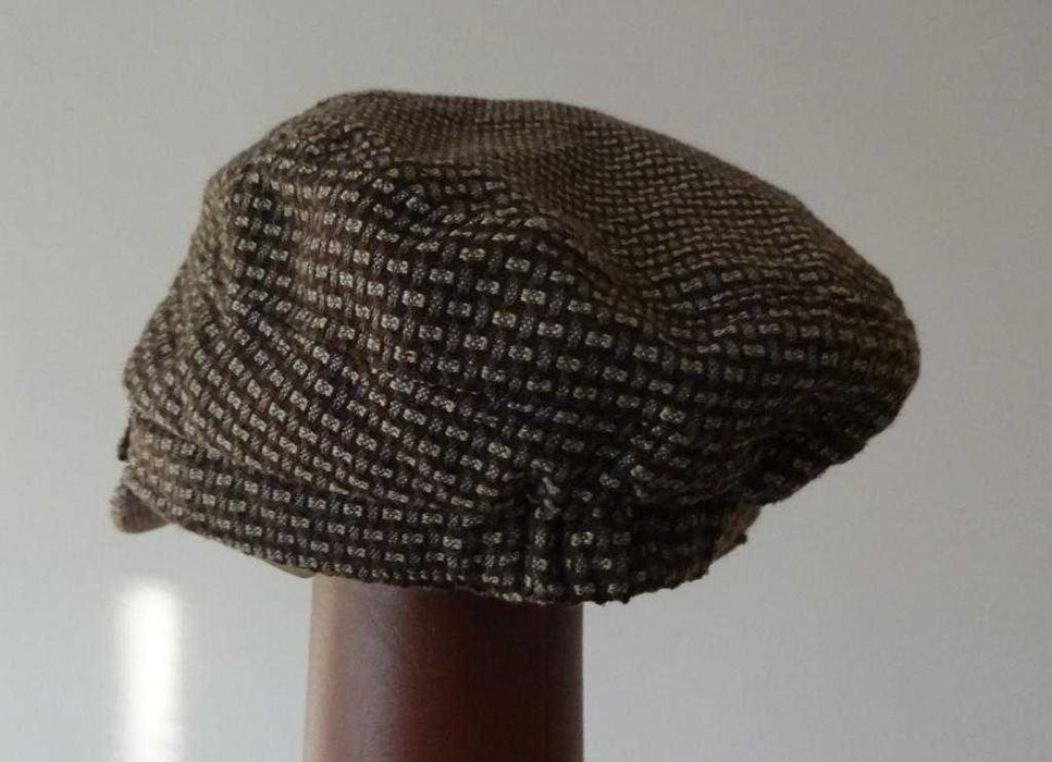 Czapka Zimowa Z Daszkiem Pepitka W Brązach, Ładna i Praktyczna