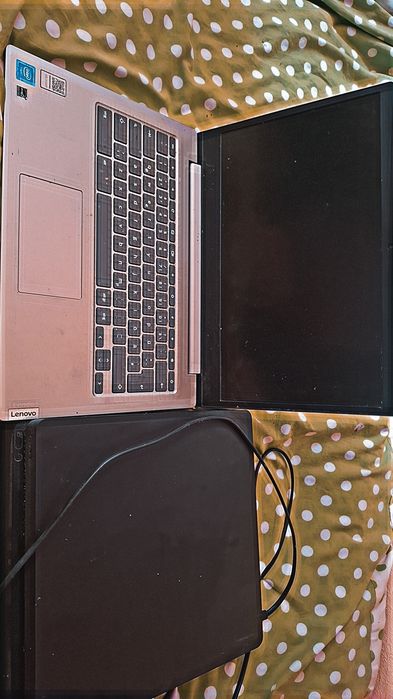Sprzedam laptopa i ps4 , wszystko sprawne