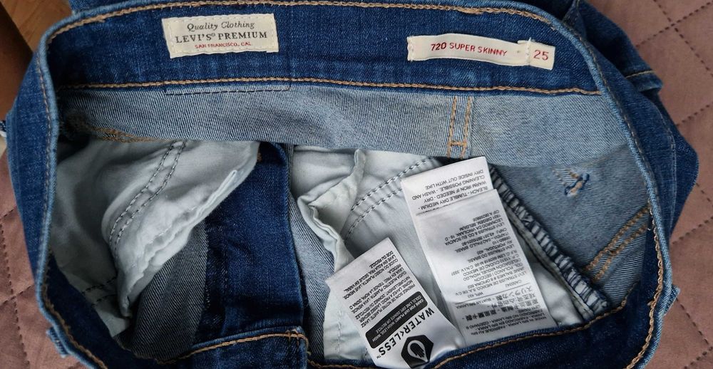 Spodnie damskie jeans super skinny Levis 720 W25L32