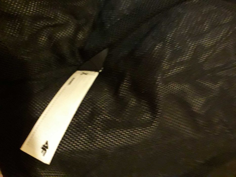 kurtka 4f czarno-popielata, 140 cm, cienka