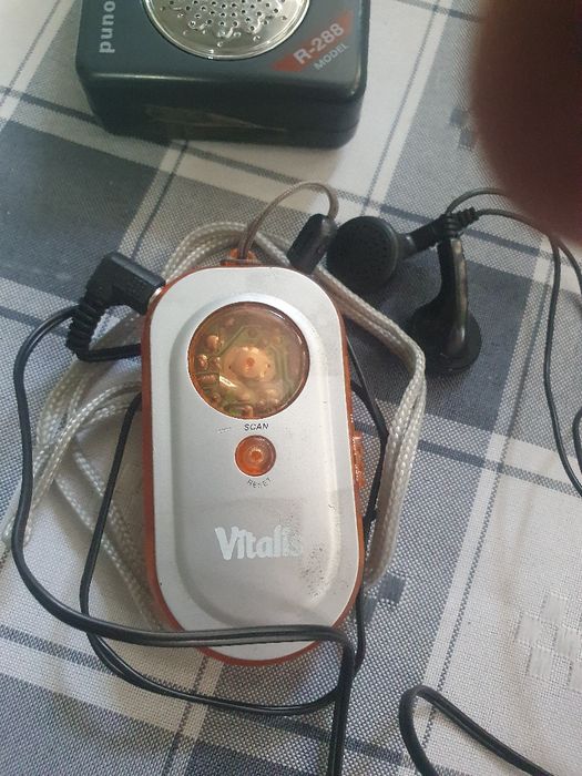 Mini rádio com auscultador tudo a funcionar