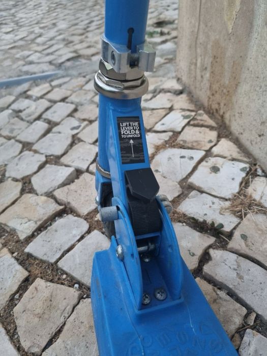 Trotinete Infantil Dobrável com Luz de Fundo – Excelente Estado!