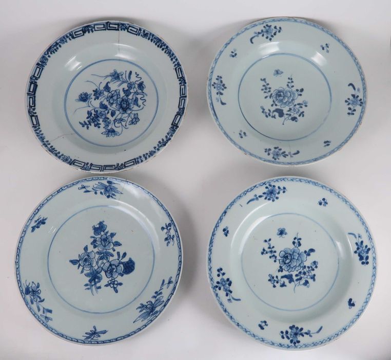 4 Pratos porcelana azul e branca da China Séc. XVIII