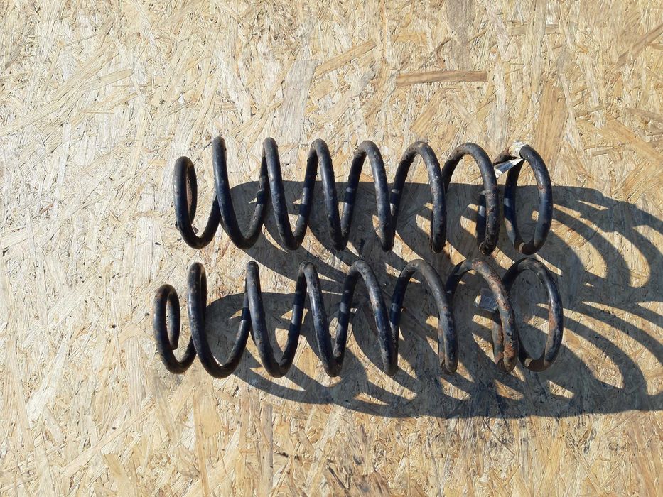 Sprężyna Dodge Ram 09-19r tył komplet