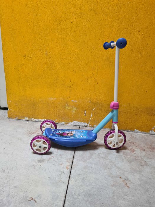 Trotinete Frozen - baratinha