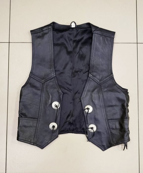 Жилет  кожаный мото жилет р. XS.