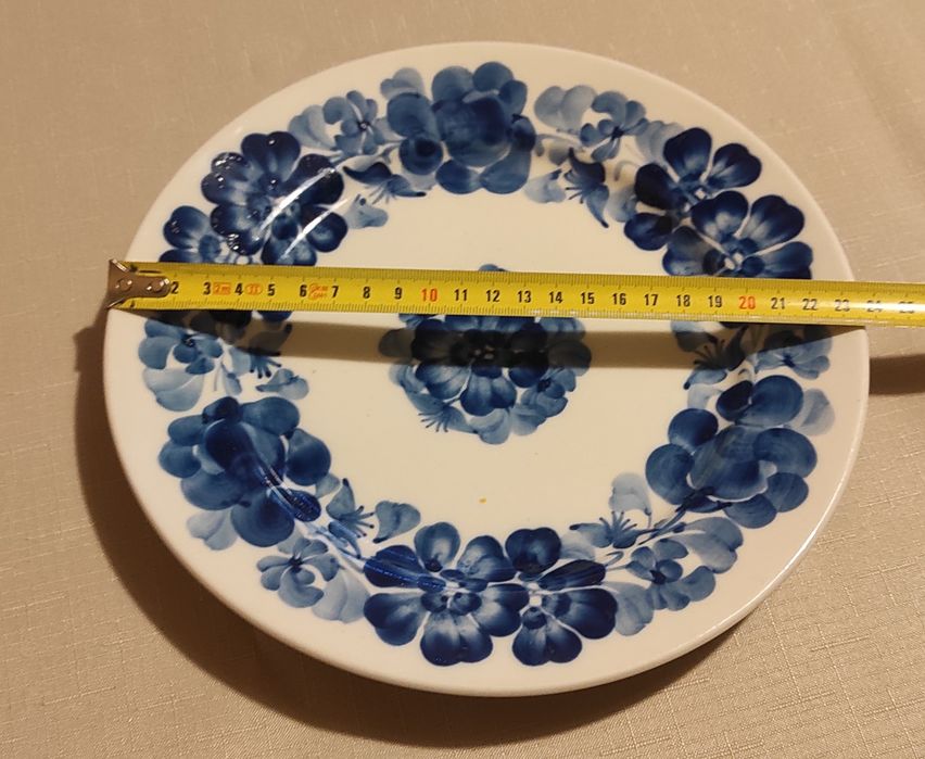 Komplet talerzy fajansowych 18 sztuk