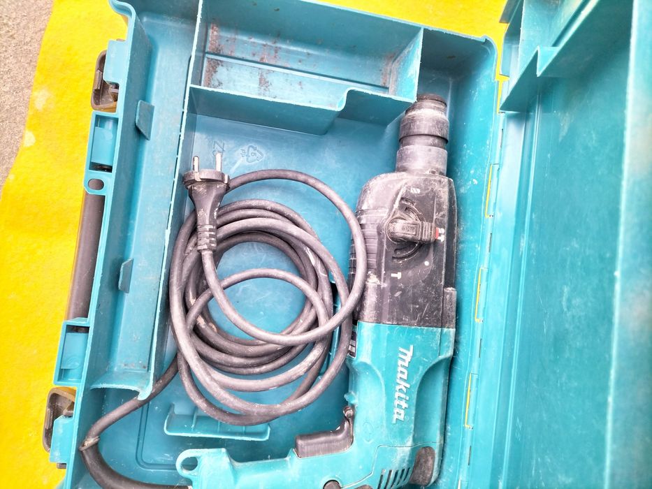 Makita  Maquina de furar com  Martelo