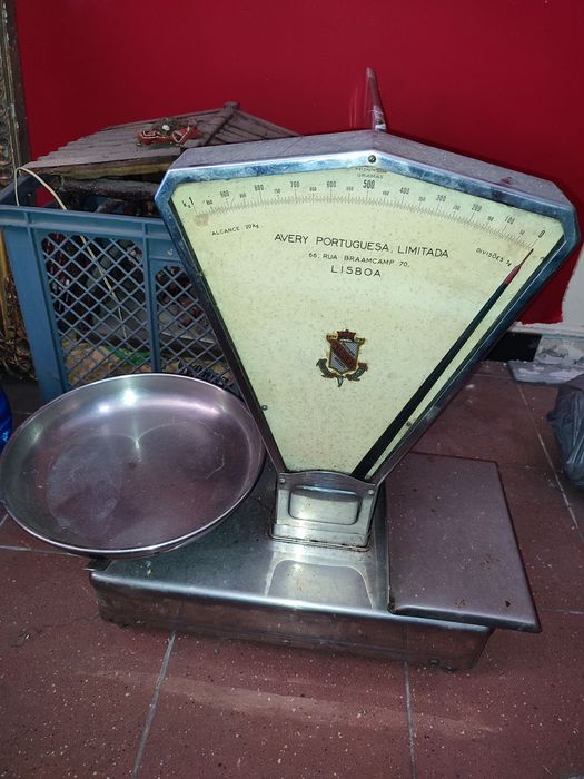 Vintage Portuguese Avery Limited Commercial Scale