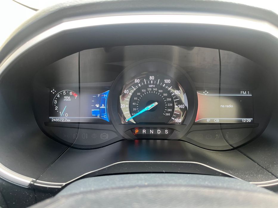 Ford edge 2015.