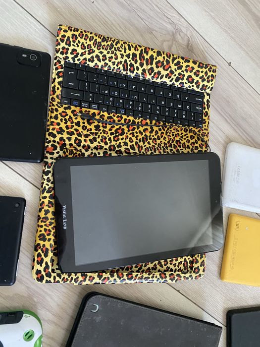 Продам лот 15 планшетів, всі робочі, привезені з США