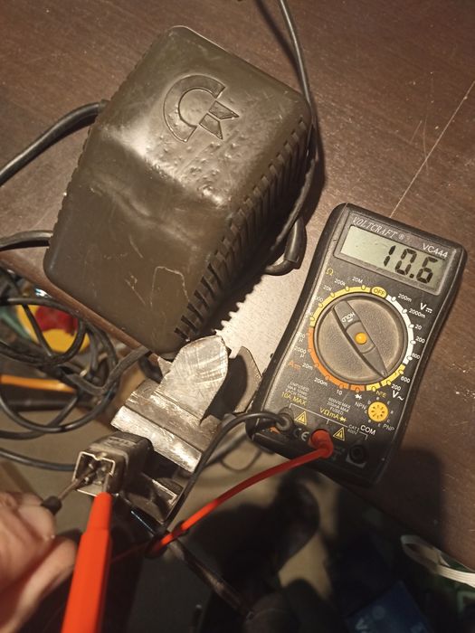 Zasilacz commodore 310200_09 AC adapter commodore plus