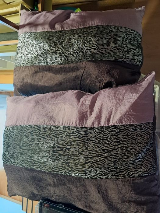 Colcha de casal + 2 cortinados + 2 almofadas