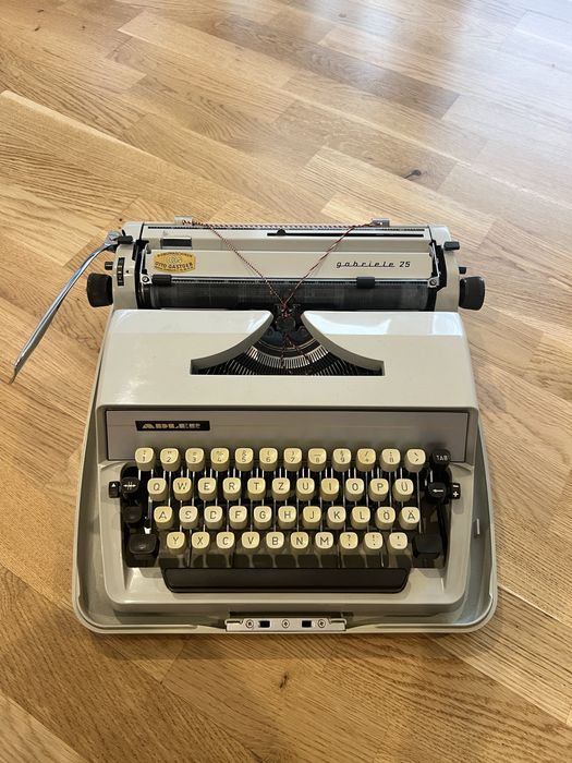 друкарська машинка Adler Gabriele 25